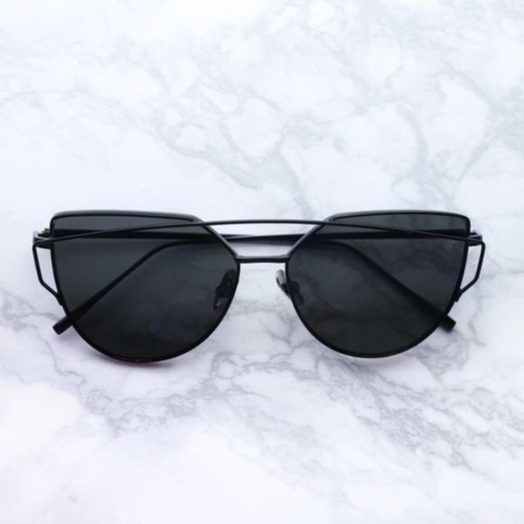 5 for $25 * 🛍 Black Cat Eye Sunglasses - Picture 2 of 4